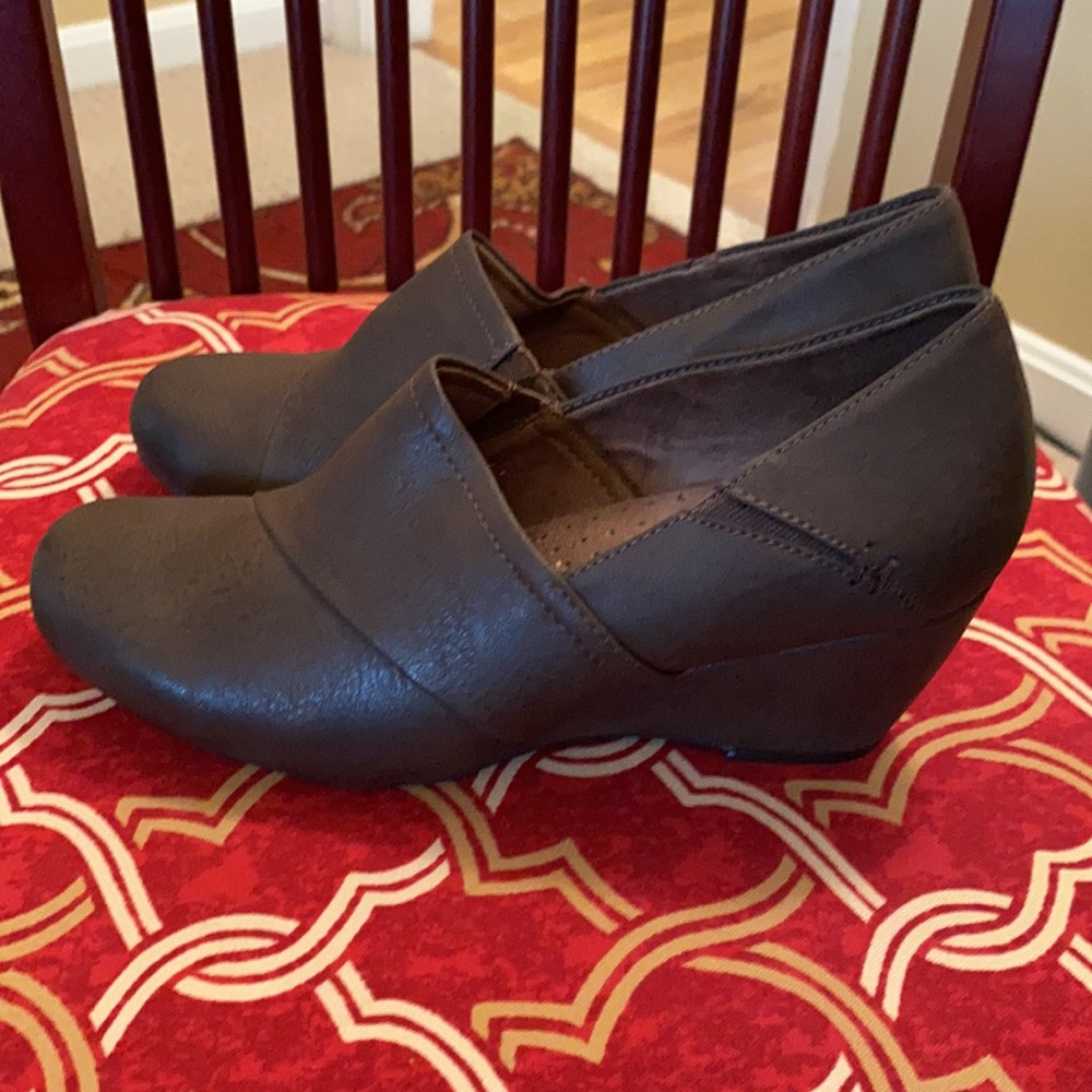 Shoes - Picture 6 of 12